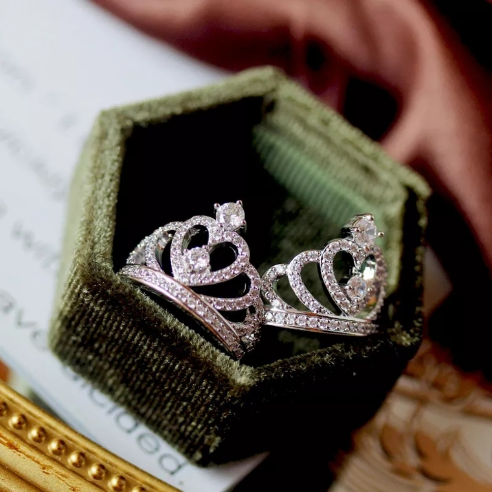 Queen Crown Ring - Picture 3 of 5